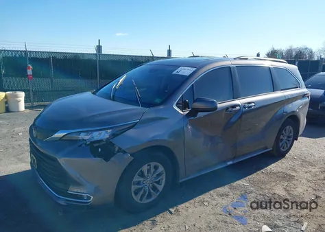 2022 Toyota Sienna Xle z USA, uszkodzony, nr VIN 5TDYRKECXNS129603